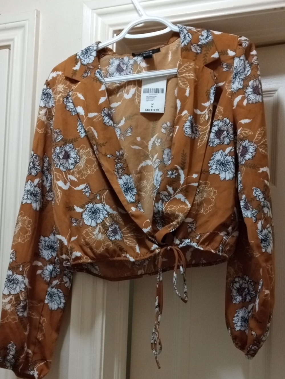 $9>>Forever 21 Rust Floral Tie-Front Blouse